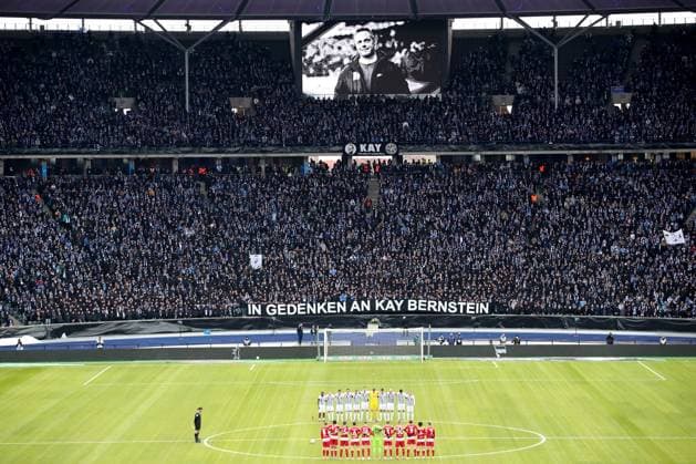 21.01.2024, xtgx, Fussball 2.Bundesliga, Hertha BSC Berlin - Fortuna Duesseldorf emspor, v.l. Schweigeminute fuer den verstorbenen Praesident Präsident Kay Bernstein (Hertha BSC Berlin) (DFL DFB REGULATIONS PROHIBIT ANY USE OF PHOTOGRAPHS as IMAGE SEQUENCES and or QUASI-VIDEO) Berlin