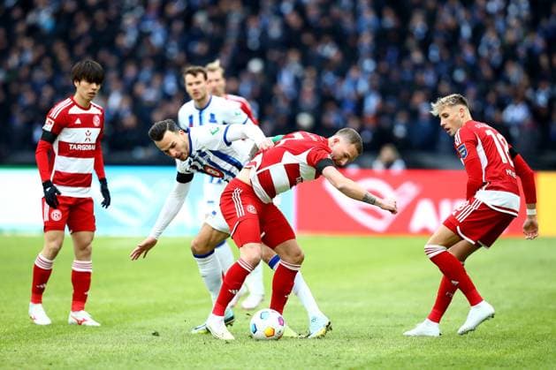 21.01.2024, xtgx, Fussball 2.Bundesliga, Hertha BSC Berlin - Fortuna Duesseldorf emspor, v.l. Haris Tabakovic (Hertha BSC Berlin) Andre Hoffmann (Fortuna Duesseldorf) Zweikampf, Aktion, action, battle for the ball (DFL DFB REGULATIONS PROHIBIT ANY USE OF PHOTOGRAPHS as IMAGE SEQUENCES and or QUASI-VIDEO) Berlin