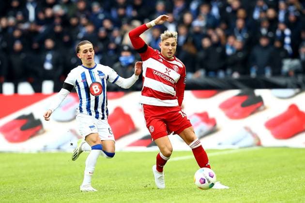 21.01.2024, xtgx, Fussball 2.Bundesliga, Hertha BSC Berlin - Fortuna Duesseldorf emspor, v.l. Michal Karbownik (Hertha BSC Berlin) Jona Niemiec (Fortuna Duesseldorf) Zweikampf, Aktion, action, battle for the ball (DFL DFB REGULATIONS PROHIBIT ANY USE OF PHOTOGRAPHS as IMAGE SEQUENCES and or QUASI-VIDEO) Berlin