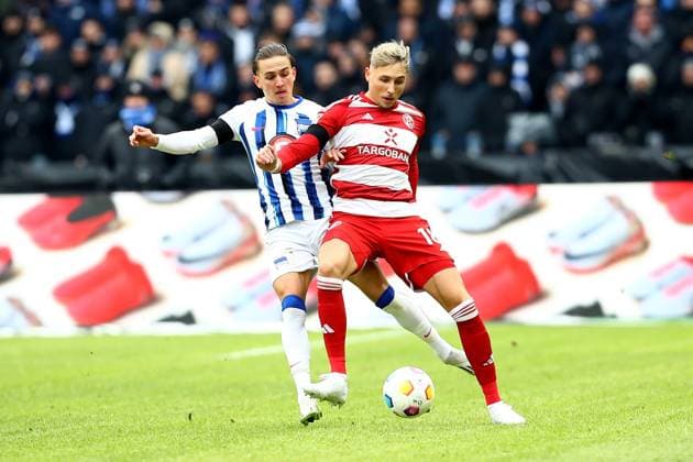 21.01.2024, xtgx, Fussball 2.Bundesliga, Hertha BSC Berlin - Fortuna Duesseldorf emspor, v.l. Michal Karbownik (Hertha BSC Berlin) Jona Niemiec (Fortuna Duesseldorf) Zweikampf, Aktion, action, battle for the ball (DFL DFB REGULATIONS PROHIBIT ANY USE OF PHOTOGRAPHS as IMAGE SEQUENCES and or QUASI-VIDEO) Berlin