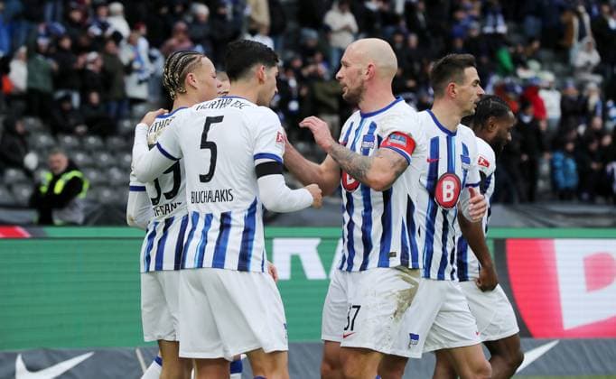 Derry Scherhant jubelt nach 2:1 mt Andreas Bouchalakis, Toni Leistner Freude Emotion Jubel Fußball Fussball DFL 2.Bundesliga Herren 18.Spieltag Saison 2023 2024 21.01.2024 Hertha BSC Berlin vs. Fortuna Düsseldorf DFL regulations prohibit any use of photographs as image sequences and or quasi-video