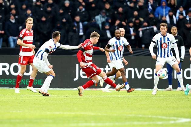 21.01.2024, xtgx, Fussball 2.Bundesliga, Hertha BSC Berlin - Fortuna Duesseldorf emspor, v.l. Isak Bergmann Johannesson (Fortuna Duesseldorf) erzielt das Tor zum scores the goal 1:1 (DFL DFB REGULATIONS PROHIBIT ANY USE OF PHOTOGRAPHS as IMAGE SEQUENCES and or QUASI-VIDEO) Berlin