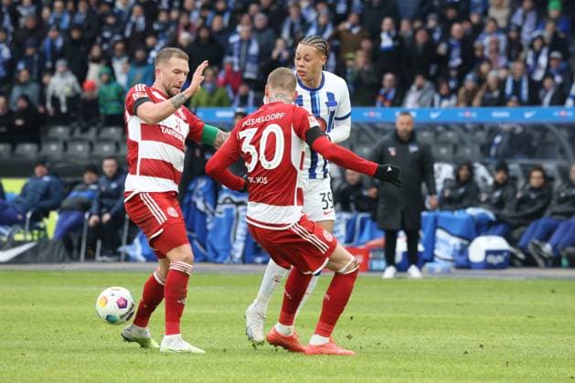 DEU, DFL, 2. FBL, Hertha BSC vs. Fortuna Duesseldorf, 21.01.2024, Berliner Olympiastadion, Berlin, DEU, DFL, 2. FBL, Hertha BSC vs. Fortuna Duesseldorf, im Bild Derry Scherhant (Hertha BSC Berlin 39), T Jordy de Wijs (Fortuna Duesseldorf 30), Andre Hoffmann (Fortuna Duesseldorf 3) DFL - regulations prohibit any use of Photographs as image sequences and or quasi-video Foto: Juergen Engler nordphoto GmbH