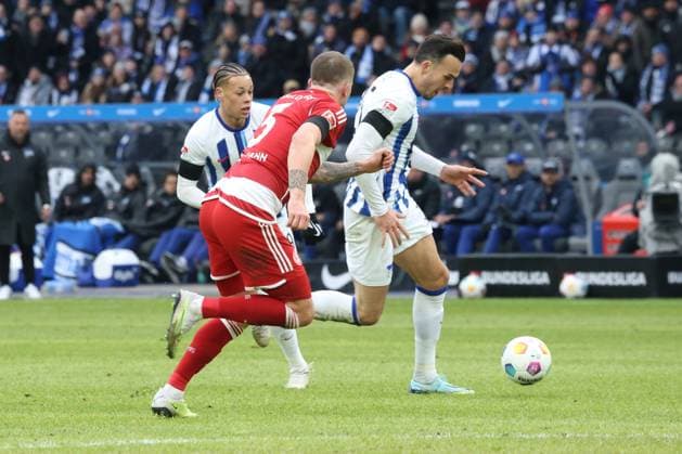DEU, DFL, 2. FBL, Hertha BSC vs. Fortuna Duesseldorf, 21.01.2024, Berliner Olympiastadion, Berlin, DEU, DFL, 2. FBL, Hertha BSC vs. Fortuna Duesseldorf, im Bild Haris Tabakovic (Hertha BSC Berlin 25), Derry Scherhant (Hertha BSC Berlin 39), Andre Hoffmann (Fortuna Duesseldorf 3) DFL - regulations prohibit any use of Photographs as image sequences and or quasi-video Foto: Juergen Engler nordphoto GmbH