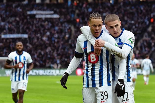 Fussball 2. Bundesliga, Hertha BSC - Fortuna Duesseldorf 21.01.2024, xdanx, Fussball 2. Bundesliga, Hertha BSC - Fortuna Duesseldorf, v.l. Jubel nach dem 2:1 durch Derry Scherhant (Hertha BSC 39),Marten Winkler (Hertha BSC 22) (DFL DFB REGULATIONS PROHIBIT ANY USE OF PHOTOGRAPHS as IMAGE SEQUENCES and or QUASI-VIDEO) Foto: Daniel Lakomski Mix1 Berlin Olympiastadion Berlin Berlin Deutschland (DE)