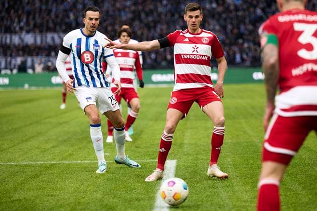 Haris Tabakovic (Hertha BSC, 25), Yannik Engelhardt (Fortuna Duesseldorf, 06), GER, Hertha BSC vs. Fortuna Duesseldorf, Fussball Herren, 2. Bundesliga, Saison 2023 2024, 18. Spieltag, 21.01.2024. (DFL REGULATIONS PROHIBIT ANY USE OF PHOTOGRAPHS AS IMAGE SEQUENCES AND OR QUASI - VIDEO). GER, Hertha BSC vs. Fortuna Duesseldorf, Fussball Herren, 2. Bundesliga, Saison 2023 2024, 18. Spieltag, 21.01.2024. Berlin