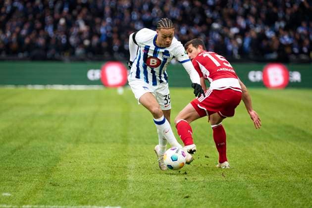 Derry Scherhant (Hertha BSC, 39), Tim Oberdorf (Fortuna Duesseldorf, 15), GER, Hertha BSC vs. Fortuna Duesseldorf, Fussball Herren, 2. Bundesliga, Saison 2023 2024, 18. Spieltag, 21.01.2024. (DFL REGULATIONS PROHIBIT ANY USE OF PHOTOGRAPHS AS IMAGE SEQUENCES AND OR QUASI - VIDEO). GER, Hertha BSC vs. Fortuna Duesseldorf, Fussball Herren, 2. Bundesliga, Saison 2023 2024, 18. Spieltag, 21.01.2024. Berlin