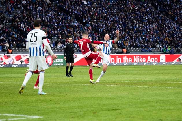 Toni Leistner (Hertha BSC, 37), Christos Tzolis (Fortuna Duesseldorf, 07), Haris Tabakovic (Hertha BSC, 25), GER, Hertha BSC vs. Fortuna Duesseldorf, Fussball Herren, 2. Bundesliga, Saison 2023 2024, 18. Spieltag, 21.01.2024. (DFL REGULATIONS PROHIBIT ANY USE OF PHOTOGRAPHS AS IMAGE SEQUENCES AND OR QUASI - VIDEO). GER, Hertha BSC vs. Fortuna Duesseldorf, Fussball Herren, 2. Bundesliga, Saison 2023 2024, 18. Spieltag, 21.01.2024. Berlin