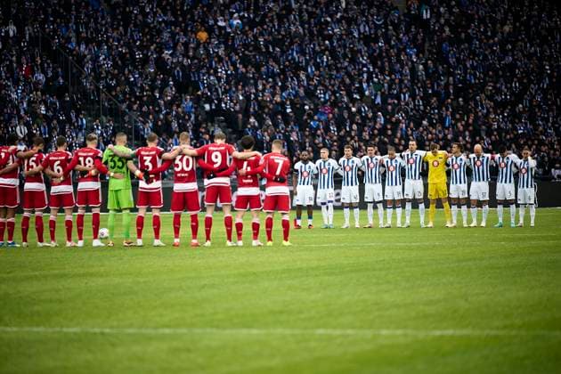 Schweigeminute für Kay Bernstein (Hertha BSC, Praesident gest. 16.01.2024), GER, Hertha BSC vs. Fortuna Duesseldorf, Fussball Herren, 2. Bundesliga, Saison 2023 2024, 18. Spieltag, 21.01.2024. (DFL REGULATIONS PROHIBIT ANY USE OF PHOTOGRAPHS AS IMAGE SEQUENCES AND OR QUASI - VIDEO). GER, Hertha BSC vs. Fortuna Duesseldorf, Fussball Herren, 2. Bundesliga, Saison 2023 2024, 18. Spieltag, 21.01.2024. Berlin