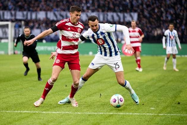 Haris Tabakovic (Hertha BSC, 25), Yannik Engelhardt (Fortuna Duesseldorf, 06), GER, Hertha BSC vs. Fortuna Duesseldorf, Fussball Herren, 2. Bundesliga, Saison 2023 2024, 18. Spieltag, 21.01.2024. (DFL REGULATIONS PROHIBIT ANY USE OF PHOTOGRAPHS AS IMAGE SEQUENCES AND OR QUASI - VIDEO). GER, Hertha BSC vs. Fortuna Duesseldorf, Fussball Herren, 2. Bundesliga, Saison 2023 2024, 18. Spieltag, 21.01.2024. Berlin