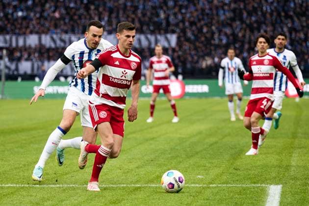 Haris Tabakovic (Hertha BSC, 25), Yannik Engelhardt (Fortuna Duesseldorf, 06), GER, Hertha BSC vs. Fortuna Duesseldorf, Fussball Herren, 2. Bundesliga, Saison 2023 2024, 18. Spieltag, 21.01.2024. (DFL REGULATIONS PROHIBIT ANY USE OF PHOTOGRAPHS AS IMAGE SEQUENCES AND OR QUASI - VIDEO). GER, Hertha BSC vs. Fortuna Duesseldorf, Fussball Herren, 2. Bundesliga, Saison 2023 2024, 18. Spieltag, 21.01.2024. Berlin