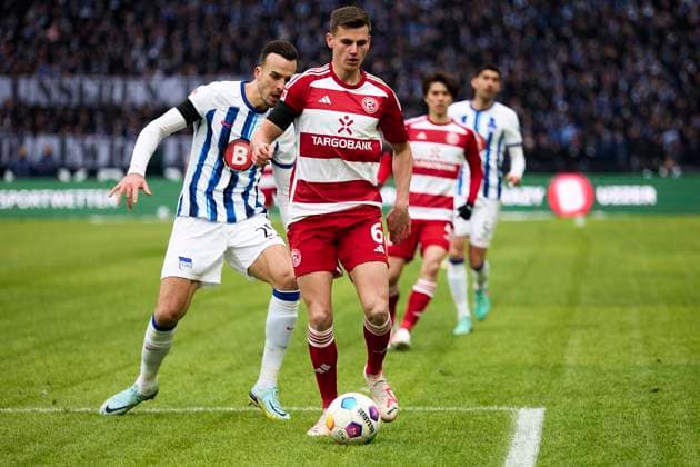 Haris Tabakovic (Hertha BSC, 25), Yannik Engelhardt (Fortuna Duesseldorf, 06), GER, Hertha BSC vs. Fortuna Duesseldorf, Fussball Herren, 2. Bundesliga, Saison 2023 2024, 18. Spieltag, 21.01.2024. (DFL REGULATIONS PROHIBIT ANY USE OF PHOTOGRAPHS AS IMAGE SEQUENCES AND OR QUASI - VIDEO). GER, Hertha BSC vs. Fortuna Duesseldorf, Fussball Herren, 2. Bundesliga, Saison 2023 2024, 18. Spieltag, 21.01.2024. Berlin