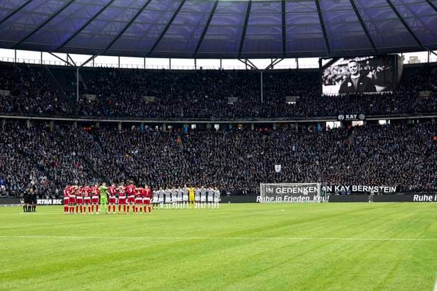 Schweigeminute für Kay Bernstein (Hertha BSC, Praesident gest. 16.01.2024), GER, Hertha BSC vs. Fortuna Duesseldorf, Fussball Herren, 2. Bundesliga, Saison 2023 2024, 18. Spieltag, 21.01.2024. (DFL REGULATIONS PROHIBIT ANY USE OF PHOTOGRAPHS AS IMAGE SEQUENCES AND OR QUASI - VIDEO). GER, Hertha BSC vs. Fortuna Duesseldorf, Fussball Herren, 2. Bundesliga, Saison 2023 2024, 18. Spieltag, 21.01.2024. Berlin