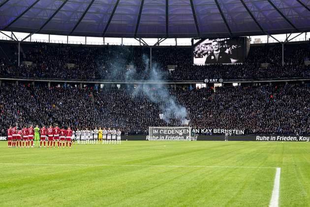 Schweigeminute für Kay Bernstein (Hertha BSC, Praesident gest. 16.01.2024), GER, Hertha BSC vs. Fortuna Duesseldorf, Fussball Herren, 2. Bundesliga, Saison 2023 2024, 18. Spieltag, 21.01.2024. (DFL REGULATIONS PROHIBIT ANY USE OF PHOTOGRAPHS AS IMAGE SEQUENCES AND OR QUASI - VIDEO). GER, Hertha BSC vs. Fortuna Duesseldorf, Fussball Herren, 2. Bundesliga, Saison 2023 2024, 18. Spieltag, 21.01.2024. Berlin