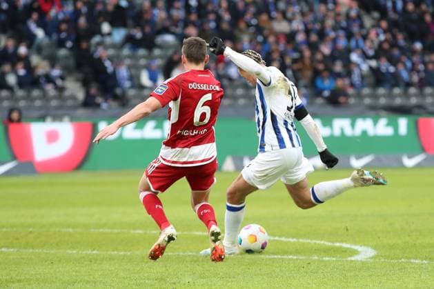 21.01.2024, xtgx, Fussball 2.Bundesliga, Hertha BSC Berlin - Fortuna Duesseldorf emspor, v.l. Derry Scherhant (Hertha BSC Berlin) erzielt das Tor zum scores the goal 2:1 (DFL DFB REGULATIONS PROHIBIT ANY USE OF PHOTOGRAPHS as IMAGE SEQUENCES and or QUASI-VIDEO) Berlin