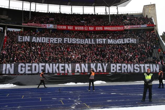 21.01.2024, xtgx, Fussball 2.Bundesliga, Hertha BSC Berlin - Fortuna Duesseldorf emspor, v.l. Fans, Zuschauer, Ultras, Schals, Fahnen, Stimmung, Fortuna Spruchband Plakat Schild fuer den verstorbenen Kay Bernstein Trauer (DFL DFB REGULATIONS PROHIBIT ANY USE OF PHOTOGRAPHS as IMAGE SEQUENCES and or QUASI-VIDEO) Berlin