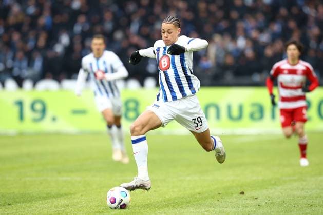 21.01.2024, xtgx, Fussball 2.Bundesliga, Hertha BSC Berlin - Fortuna Duesseldorf emspor, v.l. Derry Scherhant (Hertha BSC Berlin) (DFL DFB REGULATIONS PROHIBIT ANY USE OF PHOTOGRAPHS as IMAGE SEQUENCES and or QUASI-VIDEO) Berlin