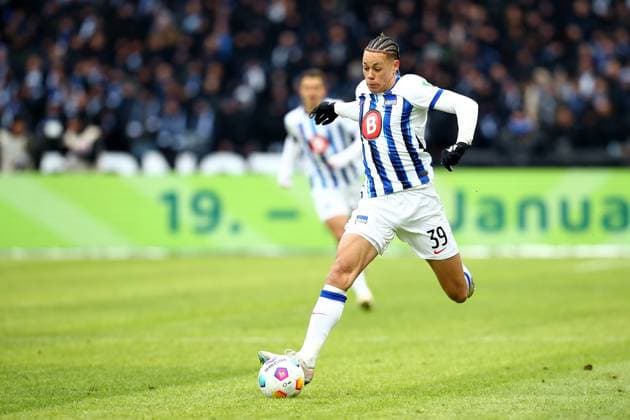 21.01.2024, xtgx, Fussball 2.Bundesliga, Hertha BSC Berlin - Fortuna Duesseldorf emspor, v.l. Derry Scherhant (Hertha BSC Berlin) (DFL DFB REGULATIONS PROHIBIT ANY USE OF PHOTOGRAPHS as IMAGE SEQUENCES and or QUASI-VIDEO) Berlin