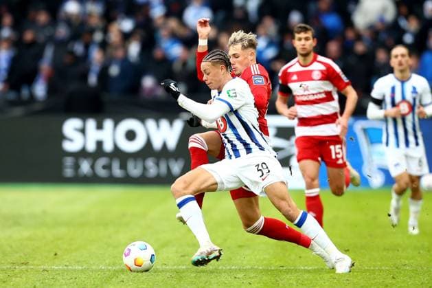21.01.2024, xtgx, Fussball 2.Bundesliga, Hertha BSC Berlin - Fortuna Duesseldorf emspor, v.l. Derry Scherhant (Hertha BSC Berlin) Jona Niemiec (Fortuna Duesseldorf) Zweikampf, Aktion, action, battle for the ball (DFL DFB REGULATIONS PROHIBIT ANY USE OF PHOTOGRAPHS as IMAGE SEQUENCES and or QUASI-VIDEO) Berlin