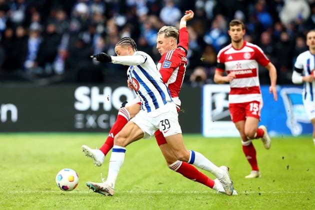 21.01.2024, xtgx, Fussball 2.Bundesliga, Hertha BSC Berlin - Fortuna Duesseldorf emspor, v.l. Derry Scherhant (Hertha BSC Berlin) Jona Niemiec (Fortuna Duesseldorf) Zweikampf, Aktion, action, battle for the ball (DFL DFB REGULATIONS PROHIBIT ANY USE OF PHOTOGRAPHS as IMAGE SEQUENCES and or QUASI-VIDEO) Berlin