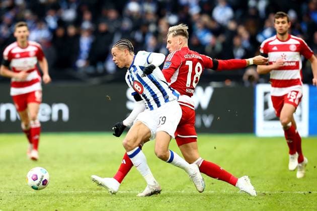 21.01.2024, xtgx, Fussball 2.Bundesliga, Hertha BSC Berlin - Fortuna Duesseldorf emspor, v.l. Derry Scherhant (Hertha BSC Berlin) Jona Niemiec (Fortuna Duesseldorf) Zweikampf, Aktion, action, battle for the ball (DFL DFB REGULATIONS PROHIBIT ANY USE OF PHOTOGRAPHS as IMAGE SEQUENCES and or QUASI-VIDEO) Berlin