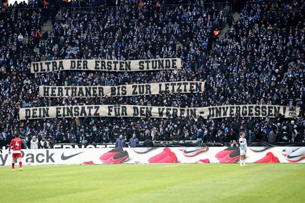 21.01.2024, xtgx, Fussball 2.Bundesliga, Hertha BSC Berlin - Fortuna Duesseldorf emspor, v.l. Spruchband Plakat Schild fuer den verstorbenen Kay Bernstein Trauer (DFL DFB REGULATIONS PROHIBIT ANY USE OF PHOTOGRAPHS as IMAGE SEQUENCES and or QUASI-VIDEO) Berlin