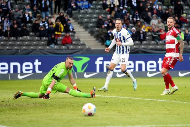 21.01.2024, xtgx, Fussball 2.Bundesliga, Hertha BSC Berlin - Fortuna Duesseldorf emspor, v.l. Torschuss Haris Tabakovic (Hertha BSC Berlin) (DFL DFB REGULATIONS PROHIBIT ANY USE OF PHOTOGRAPHS as IMAGE SEQUENCES and or QUASI-VIDEO) Berlin