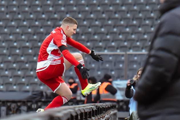 Fussball 2. Bundesliga, Hertha BSC - Fortuna Duesseldorf 21.01.2024, xdanx, Fussball 2. Bundesliga, Hertha BSC - Fortuna Duesseldorf, v.l. Christoph Tzolis (Fortuna Duesseldorf 7),Jubel nach dem 2:2 durch Elfmeter (DFL DFB REGULATIONS PROHIBIT ANY USE OF PHOTOGRAPHS as IMAGE SEQUENCES and or QUASI-VIDEO) Foto: Daniel Lakomski Mix1 Berlin Olympiastadion Berlin Berlin Deutschland (DE)