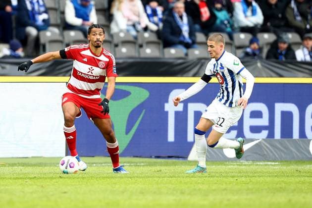 21.01.2024, xtgx, Fussball 2.Bundesliga, Hertha BSC Berlin - Fortuna Duesseldorf emspor, v.l. Emmanuel Iyoha (Fortuna Duesseldorf) Marten Winkler (Hertha BSC Berlin) Zweikampf, Aktion, action, battle for the ball (DFL DFB REGULATIONS PROHIBIT ANY USE OF PHOTOGRAPHS as IMAGE SEQUENCES and or QUASI-VIDEO) Berlin