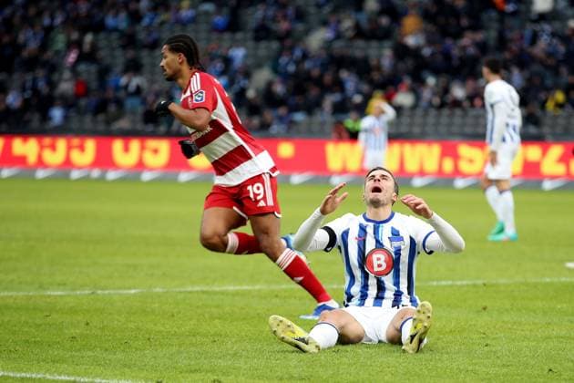 21.01.2024, xtgx, Fussball 2.Bundesliga, Hertha BSC Berlin - Fortuna Duesseldorf emspor, v.l. Emmanuel Iyoha (Fortuna Duesseldorf) Haris Tabakovic (Hertha BSC Berlin) (DFL DFB REGULATIONS PROHIBIT ANY USE OF PHOTOGRAPHS as IMAGE SEQUENCES and or QUASI-VIDEO) Berlin