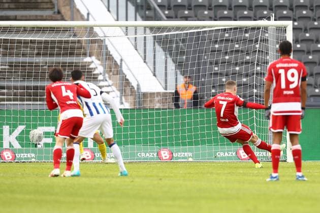 21.01.2024, xtgx, Fussball 2.Bundesliga, Hertha BSC Berlin - Fortuna Duesseldorf emspor, v.l. Christos Tzolis (Fortuna Duesseldorf) erzielt das Tor zum scores the goal 2:2 Elfmeter (DFL DFB REGULATIONS PROHIBIT ANY USE OF PHOTOGRAPHS as IMAGE SEQUENCES and or QUASI-VIDEO) Berlin
