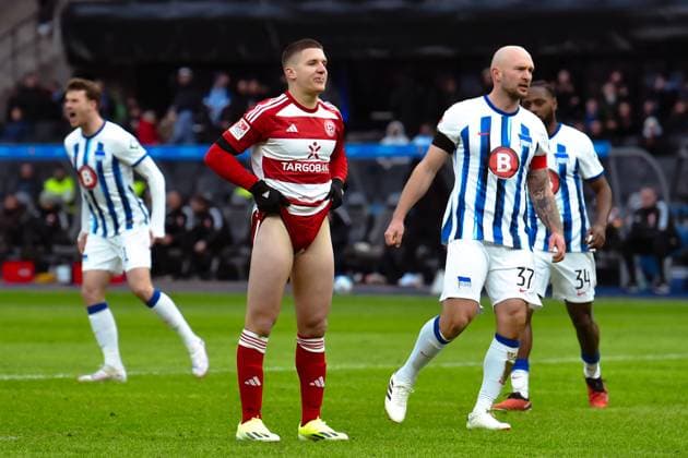 Fussball 2. Bundesliga, Hertha BSC - Fortuna Duesseldorf 21.01.2024, xdanx, Fussball 2. Bundesliga, Hertha BSC - Fortuna Duesseldorf, v.l. Christoph Tzolis (Fortuna Duesseldorf 7),verschiesst Elfmeter (DFL DFB REGULATIONS PROHIBIT ANY USE OF PHOTOGRAPHS as IMAGE SEQUENCES and or QUASI-VIDEO) Foto: Daniel Lakomski Mix1 Berlin Olympiastadion Berlin Berlin Deutschland (DE)