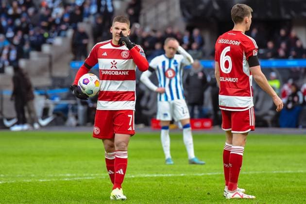 Fussball 2. Bundesliga, Hertha BSC - Fortuna Duesseldorf 21.01.2024, xdanx, Fussball 2. Bundesliga, Hertha BSC - Fortuna Duesseldorf, v.l. Christoph Tzolis (Fortuna Duesseldorf 7) (DFL DFB REGULATIONS PROHIBIT ANY USE OF PHOTOGRAPHS as IMAGE SEQUENCES and or QUASI-VIDEO) Foto: Daniel Lakomski Mix1 Berlin Olympiastadion Berlin Berlin Deutschland (DE)