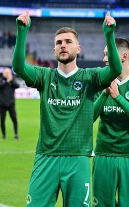 21.01.2024 - Fussball - Saison 2023 2024 - 2. Fussball - Bundesliga - 18. Spieltag: SC Paderborn 07 SCP - SpVgg Greuther Fürth ( Kleeblatt ) - Sportfoto Zink - xwoxzix - DFL regulations prohibit any use of photographs as image sequences and or quasi-video - only for editorial use - Dennis Srbeny (7, SpVgg Greuther Fürth ) Daumen hoch Daumen nach oben )