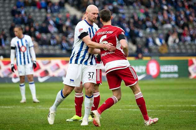 Toni Leistner (Hertha BSC, 37), Yannik Engelhardt (Fortuna Duesseldorf, 06), GER, Hertha BSC vs. Fortuna Duesseldorf, Fussball Herren, 2. Bundesliga, Saison 2023 2024, 18. Spieltag, 21.01.2024. (DFL REGULATIONS PROHIBIT ANY USE OF PHOTOGRAPHS AS IMAGE SEQUENCES AND OR QUASI - VIDEO). GER, Hertha BSC vs. Fortuna Duesseldorf, Fussball Herren, 2. Bundesliga, Saison 2023 2024, 18. Spieltag, 21.01.2024. Berlin