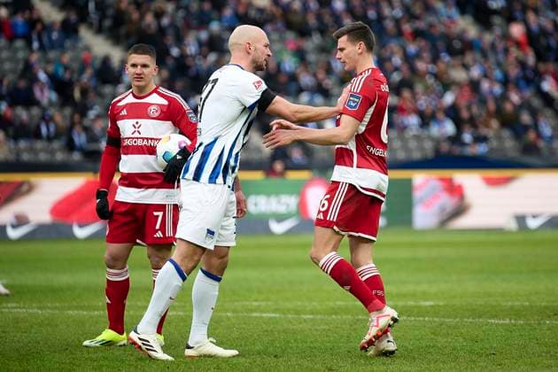 Toni Leistner (Hertha BSC, 37), Yannik Engelhardt (Fortuna Duesseldorf, 06), GER, Hertha BSC vs. Fortuna Duesseldorf, Fussball Herren, 2. Bundesliga, Saison 2023 2024, 18. Spieltag, 21.01.2024. (DFL REGULATIONS PROHIBIT ANY USE OF PHOTOGRAPHS AS IMAGE SEQUENCES AND OR QUASI - VIDEO). GER, Hertha BSC vs. Fortuna Duesseldorf, Fussball Herren, 2. Bundesliga, Saison 2023 2024, 18. Spieltag, 21.01.2024. Berlin