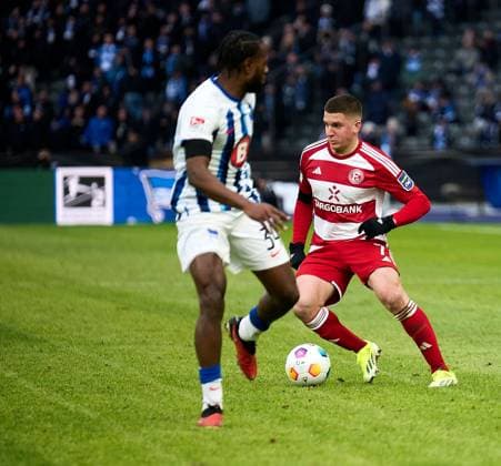 Deyovaisio Zeefuik (Hertha BSC, 34), Christos Tzolis (Fortuna Duesseldorf, 07), GER, Hertha BSC vs. Fortuna Duesseldorf, Fussball Herren, 2. Bundesliga, Saison 2023 2024, 18. Spieltag, 21.01.2024. (DFL REGULATIONS PROHIBIT ANY USE OF PHOTOGRAPHS AS IMAGE SEQUENCES AND OR QUASI - VIDEO). GER, Hertha BSC vs. Fortuna Duesseldorf, Fussball Herren, 2. Bundesliga, Saison 2023 2024, 18. Spieltag, 21.01.2024. Berlin