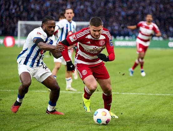 Deyovaisio Zeefuik (Hertha BSC, 34), Christos Tzolis (Fortuna Duesseldorf, 07), GER, Hertha BSC vs. Fortuna Duesseldorf, Fussball Herren, 2. Bundesliga, Saison 2023 2024, 18. Spieltag, 21.01.2024. (DFL REGULATIONS PROHIBIT ANY USE OF PHOTOGRAPHS AS IMAGE SEQUENCES AND OR QUASI - VIDEO). GER, Hertha BSC vs. Fortuna Duesseldorf, Fussball Herren, 2. Bundesliga, Saison 2023 2024, 18. Spieltag, 21.01.2024. Berlin