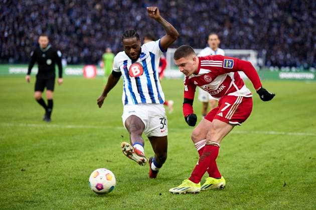 Deyovaisio Zeefuik (Hertha BSC, 34), Christos Tzolis (Fortuna Duesseldorf, 07), GER, Hertha BSC vs. Fortuna Duesseldorf, Fussball Herren, 2. Bundesliga, Saison 2023 2024, 18. Spieltag, 21.01.2024. (DFL REGULATIONS PROHIBIT ANY USE OF PHOTOGRAPHS AS IMAGE SEQUENCES AND OR QUASI - VIDEO). GER, Hertha BSC vs. Fortuna Duesseldorf, Fussball Herren, 2. Bundesliga, Saison 2023 2024, 18. Spieltag, 21.01.2024. Berlin