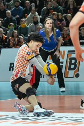Berlin, Deutschland 21. Januar 2024: 1. VBL - 2023 2024 - Berlin Recycling Volleys vs. VfB Friedrichshafen Im Bild: schwierige Ballannahme Satoshi Tsuiki (BR Volleys) Copyright: xFotostandx xReuhlx