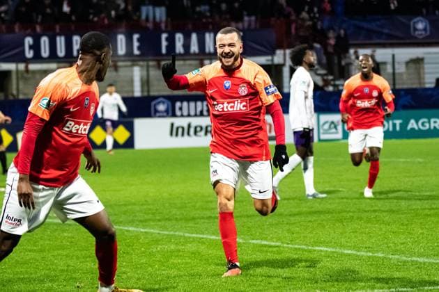 Joie des joueurs du FC Rouen aprÃ s le but de Omar Bezzekhami (FC Rouen) FOOTBALL : FC Rouen vs Toulouse FC - Coupe de France - 16e de Finale - 21 01 2024 BaptisteAutissier Panoramic 
