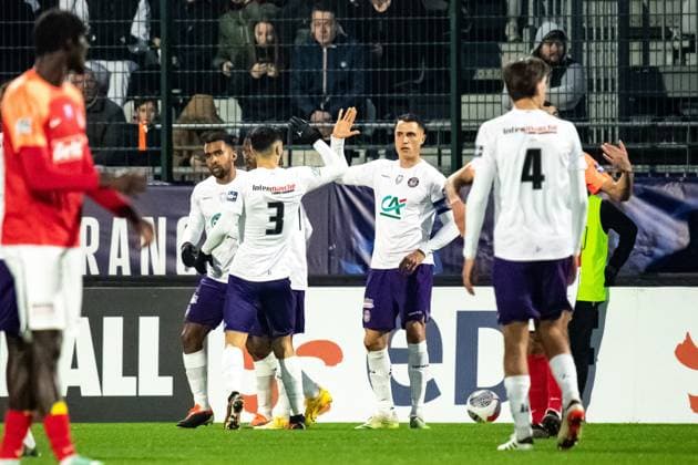 Joie des joueurs du Toulouse FC aprÃ s le but de Gnantin Gboho (Toulouse) FOOTBALL : FC Rouen vs Toulouse FC - Coupe de France - 16e de Finale - 21 01 2024 BaptisteAutissier Panoramic 