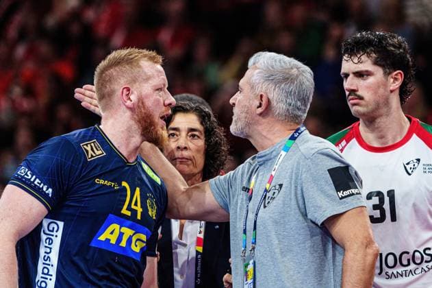 Handball, EM 2024 in Deutschland, Die Highlights Jim Gottfridsson (Schweden, 24), Paulo Pereira (Portugal, Trainer) GER, Schweden vs. Portugal, Handball, Maenner, EHF Euro 2024, Hauptrunde 2, Spieltag 3, 21.01.2024 GER, Schweden vs. Portugal, Handball, Maenner, EHF Euro 2024, Hauptrunde 2, Spieltag 3, 21.01.2024 Hamburg Copyright: xEibner-Pressefoto MarcelxvonxFehrnx EP_MFN