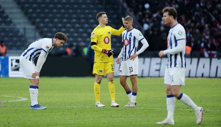 Linus Gechter, Torwart Tjark Ernst, Marton Dardai, Pascal Klemens enttäuscht nach Spielende Enttäuschung Fußball Fussball DFL 2.Bundesliga Herren 18.Spieltag Saison 2023 2024 21.01.2024 Hertha BSC Berlin vs. Fortuna Düsseldorf DFL regulations prohibit any use of photographs as image sequences and or quasi-video