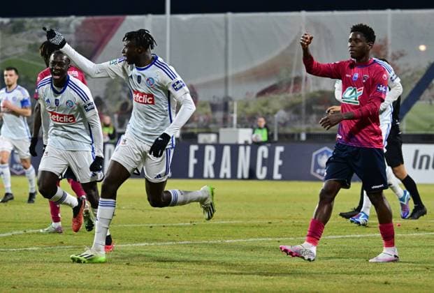 Joie de Abakar Sylla (strasbourg) et de sse coÃ quipiers FOOTBALL : Clermont Foot vs Racing Club de Strasbourg Alsace - 1 16e Coupe de France - 21 01 2024 FredericChambert Panoramic 