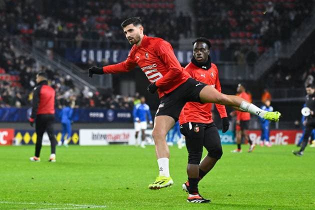 Martin Terrier ( 7 - Rennes ) and Arnaud Kalimuendo ( 9 - Rennes ) warm up prior to the French Cup match between Stade Rennais FC and Olympique de Marseille at Roazhon Park on January 21, 2024 in Rennes, France. ( Photo by federico pestellini panoramic ) - FOOTBALL : Rennes vs Marseille - Coupe de France - 21 01 2024 FedericoPestellini Panoramic 