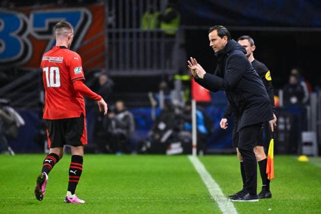 Julien STEPHAN ( coach Rennes ) and Benjamin Bourigeaud ( 10 - Rennes ) during the French Cup match between Stade Rennais FC and Olympique de Marseille at Roazhon Park on January 21, 2024 in Rennes, France. ( Photo by federico pestellini panoramic ) - FOOTBALL : Rennes vs Marseille - Coupe de France - 21 01 2024 FedericoPestellini Panoramic 