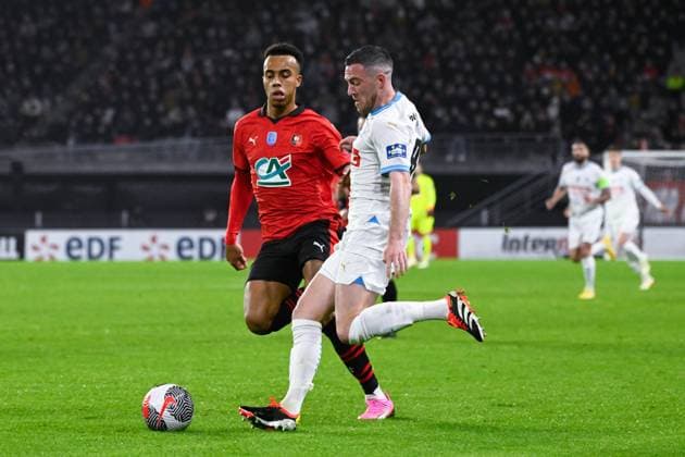 correction iptc Jordan VERETOUT ( Olympique Marseille ) and Doue Guela ( 2 - Rennes ) during the French Cup match between Stade Rennais FC and Olympique de Marseille at Roazhon Park on January 21, 2024 in Rennes, France. ( Photo by federico pestellini panoramic ) - FOOTBALL : Rennes vs Marseille - Coupe de France - 21 01 2024 FedericoPestellini Panoramic 