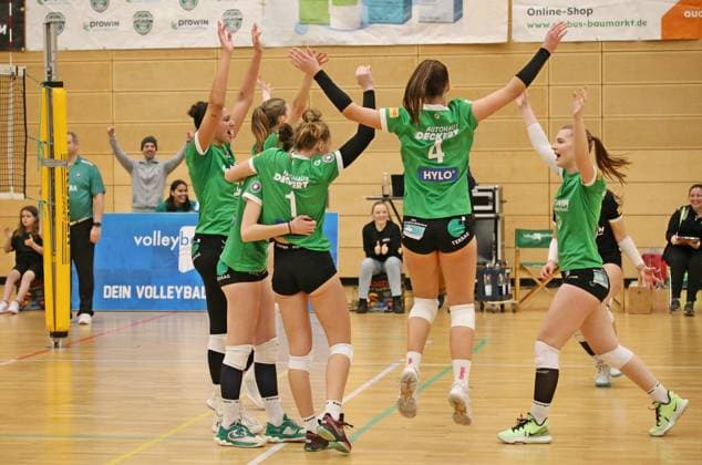21.01.2024, xmohx, Volleyball 2.Bundesliga Süd, proWIN Volleys TV Holz - DJK Sportbund München Ost emspor, v.l. Holz bejubelt den Sieg (DFL DFB REGULATIONS PROHIBIT ANY USE OF PHOTOGRAPHS as IMAGE SEQUENCES and or QUASI-VIDEO) Saarbrücken