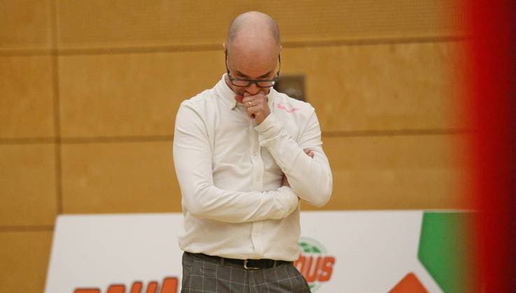 21.01.2024, xmohx, Volleyball 2.Bundesliga Süd, proWIN Volleys TV Holz - DJK Sportbund München Ost emspor, v.l. Enttäuschter Trainer Alexander Hezareh (München) (DFL DFB REGULATIONS PROHIBIT ANY USE OF PHOTOGRAPHS as IMAGE SEQUENCES and or QUASI-VIDEO) Saarbrücken